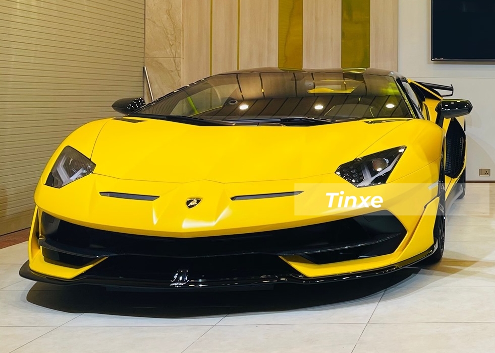 Hình ảnh chụp lại còn cho thấy chiếc siêu xe Lamborghini Aventador SVJ LP770-4 Roadster này được người nhập xe trang bị hàng loạt đồ chơi đắt tiền cho xe. Quá trình mua chiếc xe này bao gồm lên cấu hình phải mất gần 1 năm Hình ảnh chụp lại còn cho thấy chiếc siêu xe Lamborghini Aventador SVJ LP770-4 Roadster này được người nhập xe trang bị hàng loạt đồ chơi đắt tiền cho xe. Quá trình mua chiếc xe này bao gồm lên cấu hình phải mất gần 1 năm