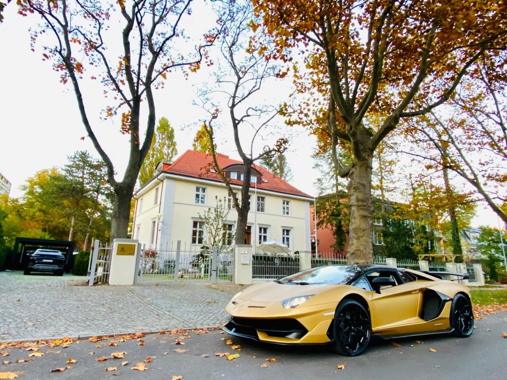 Lamborghini Aventador SVJ Roadster v&agrave; Lamborghini Urus vạn người m&ecirc; của doanh nh&acirc;n Quốc Cường ở Đức