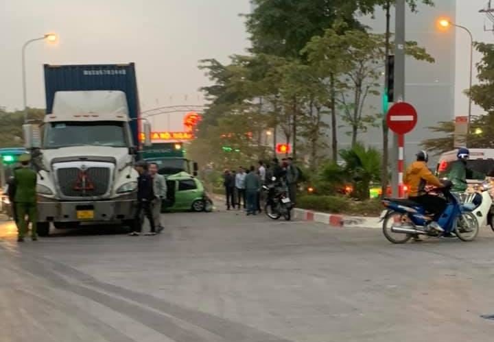 Vụ tai nạn làm giao thông qua đây ùn tắc, hiện chưa rõ thương vong trong vụ việc này