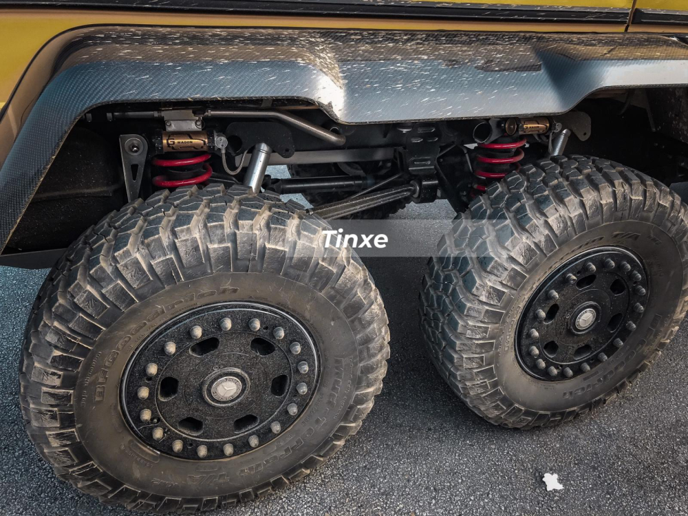 D&agrave;n hệ thống treo khổng lồ của Mercedes-Benz G63 AMG 6x6 ph&iacute;a sau
