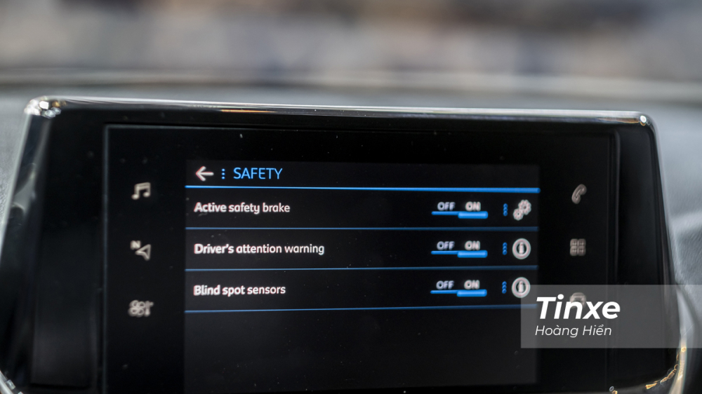 Xe cũng được trang bị một số công nghệ an toàn chủ động như hệ thống phanh chủ động khẩn cấp, hệ thống cảnh báo và hỗ trợ giữ làn đường, hệ thống cảnh báo điểm mù,... Xe cũng được trang bị một số công nghệ an toàn chủ động như hệ thống phanh chủ động khẩn cấp, hệ thống cảnh báo và hỗ trợ giữ làn đường, hệ thống cảnh báo điểm mù,...