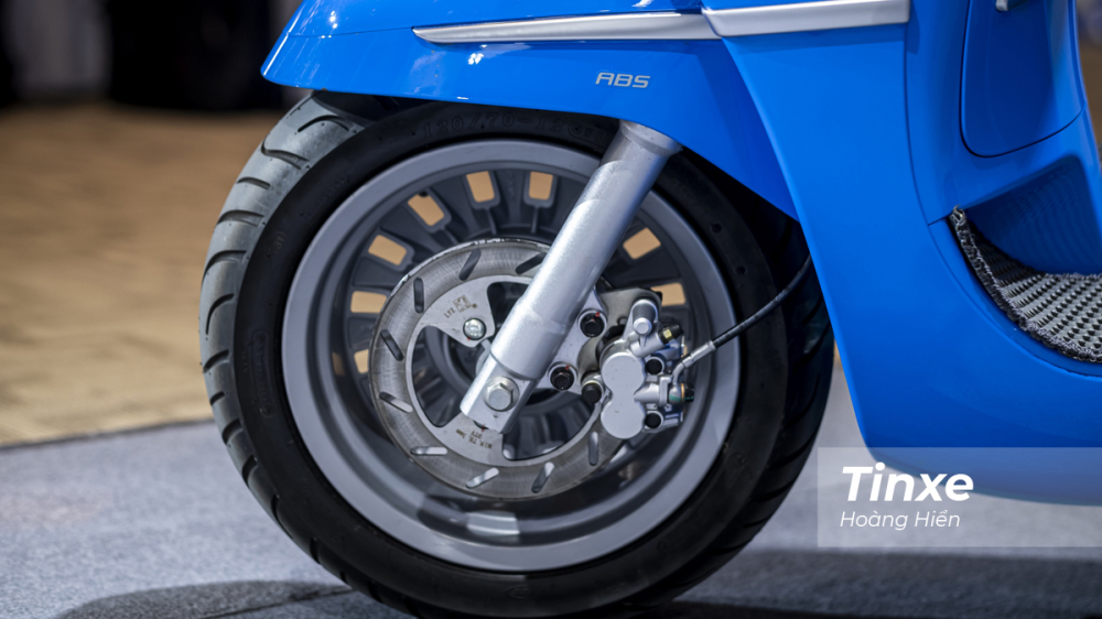 Điểm nổi bật của Peugeot Django 125cc ABS chính là ở việc được trang bị phanh đĩa trên cả hai bánh trước và sau.