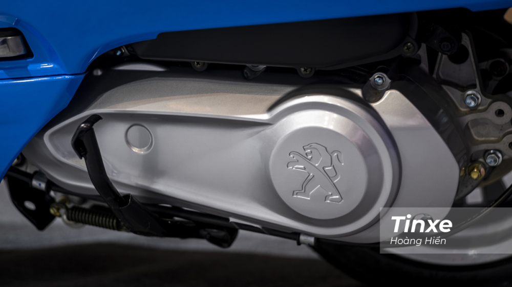 Cung cấp sức mạnh cho Peugeot Django 125cc ABS là khối động cơ dung tích 124,8cc với khả năng sản sinh công suất tối đa 10 mã lực tại 8.500 vòng/phút