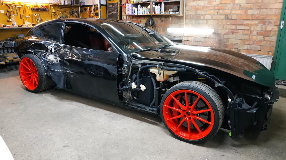 Bộ dạng chiếc&nbsp;Ferrari GTC4Lusso trước khi sửa chữa