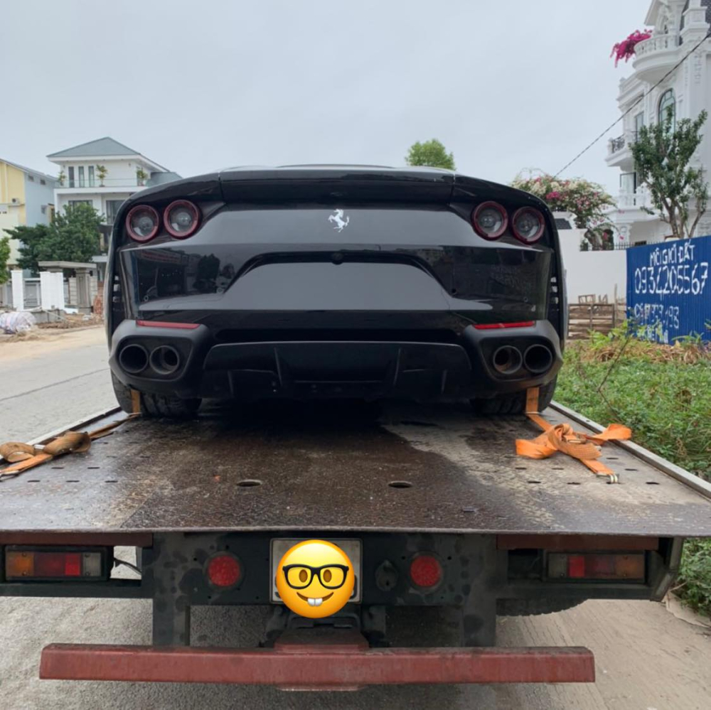 Ngựa đen Ferrari 812 Superfast độc nhất Việt Nam đang trên đường vào Sài thành