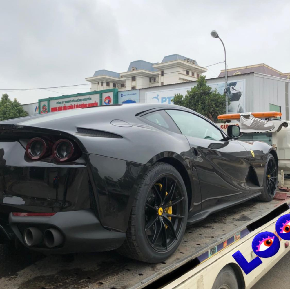 Dự kiến khoảng 2 ngày nữa, chiếc siêu xe Ferrari 812 Superfast này sẽ có mặt trong Nam
