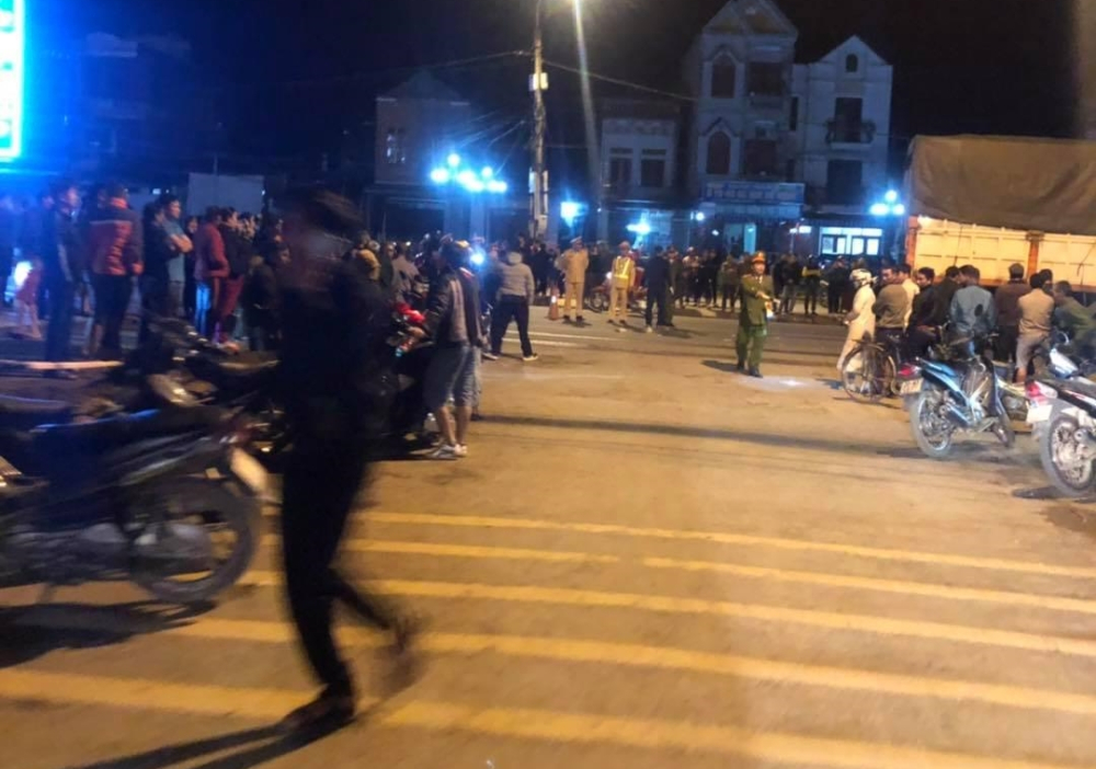 Lực lượng chức năng giải quyết vụ tai nạn