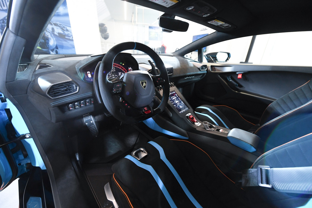 Nội thất siêu xe Lamborghini Huracan STO mới ra mắt ở Hàn Quốc