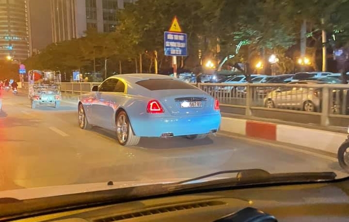 Rolls-Royce Wraith hiện c&oacute; gi&aacute; b&aacute;n tr&ecirc;n 30 tỷ đồng tại Việt Nam, l&uacute;c mới về nước, những chiếc Rolls-Royce Wraith Series I c&oacute; gi&aacute; tr&ecirc;n 16 tỷ đồng