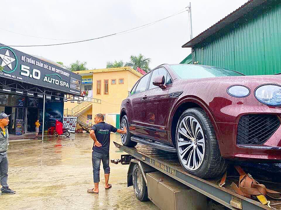 Bentley Bentayga 2021 đầu ti&ecirc;n về Việt Nam c&oacute; thể c&oacute; gi&aacute; l&ecirc;n đến hơn 17 tỷ đồng