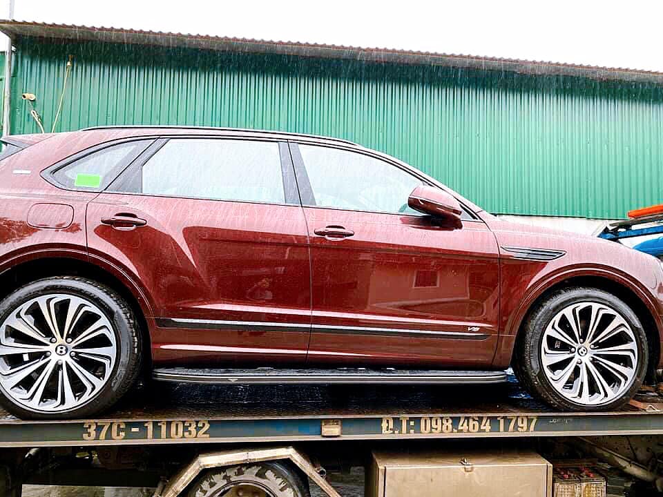 Doanh nh&acirc;n Nghệ An tậu Bentley Bentayga First Edition 2021 đầu ti&ecirc;n về Việt Nam