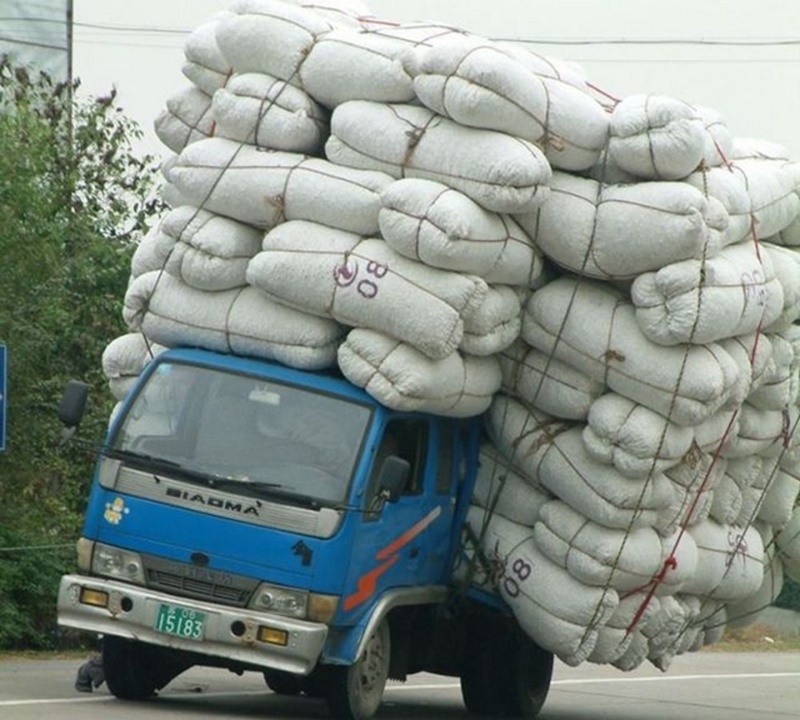 Mức phạt xe ô tô quá tải lên đến 16 triệu đồng đối với người điều khiển phương tiện.