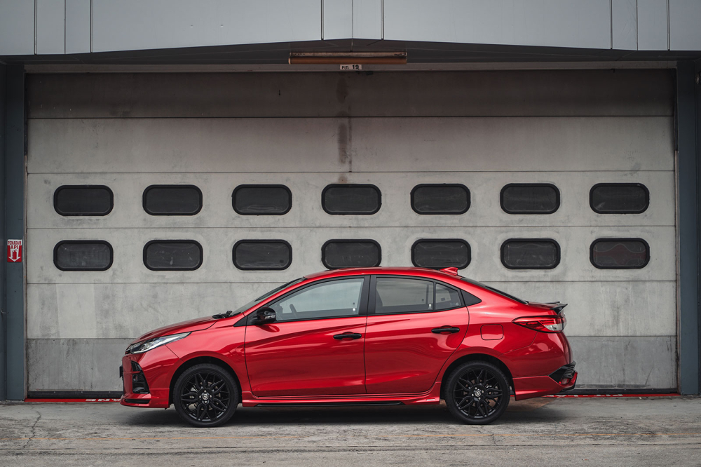 Toyota Vios GR-S 2021 được trang bị nhiều chi tiết ngoại thất màu đen