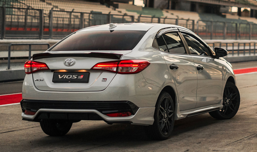 Toyota Vios GR-S 2021 nhìn từ đằng sau