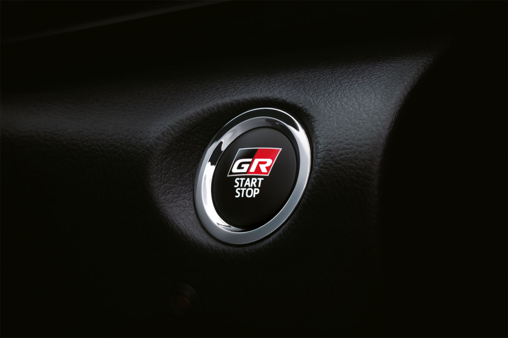 Nút bấm khởi động máy với logo GR của Toyota Vios GR-S 2021