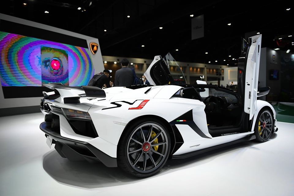 Hiện đ&acirc;y l&agrave; 1 trong 4 chiếc Lamborghini Aventador SVJ Roadster ở Th&aacute;i Lan