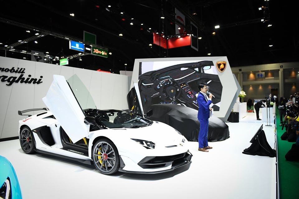 Diện mạo Lamborghini Aventador SVJ mui trần l&uacute;c mới đến Th&aacute;i Lan