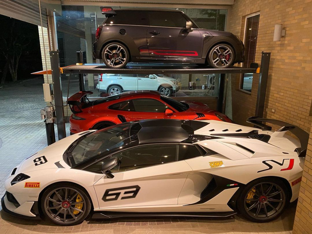 Chủ nh&acirc;n của Lamborghini Aventador SVJ Roadster đầu ti&ecirc;n đến Th&aacute;i Lan l&agrave; một nh&agrave; sưu tập si&ecirc;u xe k&iacute;n tiếng