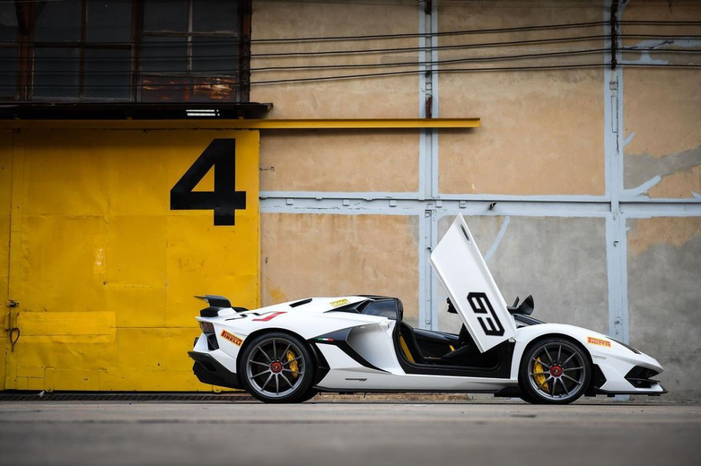  Lamborghini Aventador SVJ Roadster c&oacute; gi&aacute; 37,3 tỷ đồng tại Th&aacute;i Lan