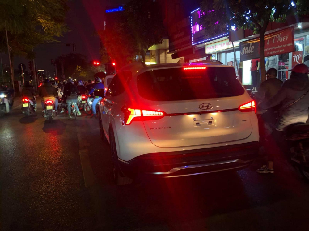 Nhiều khả năng chiếc Hyundai Santa Fe 2021 tại Việt Nam thuộc bản hybrid