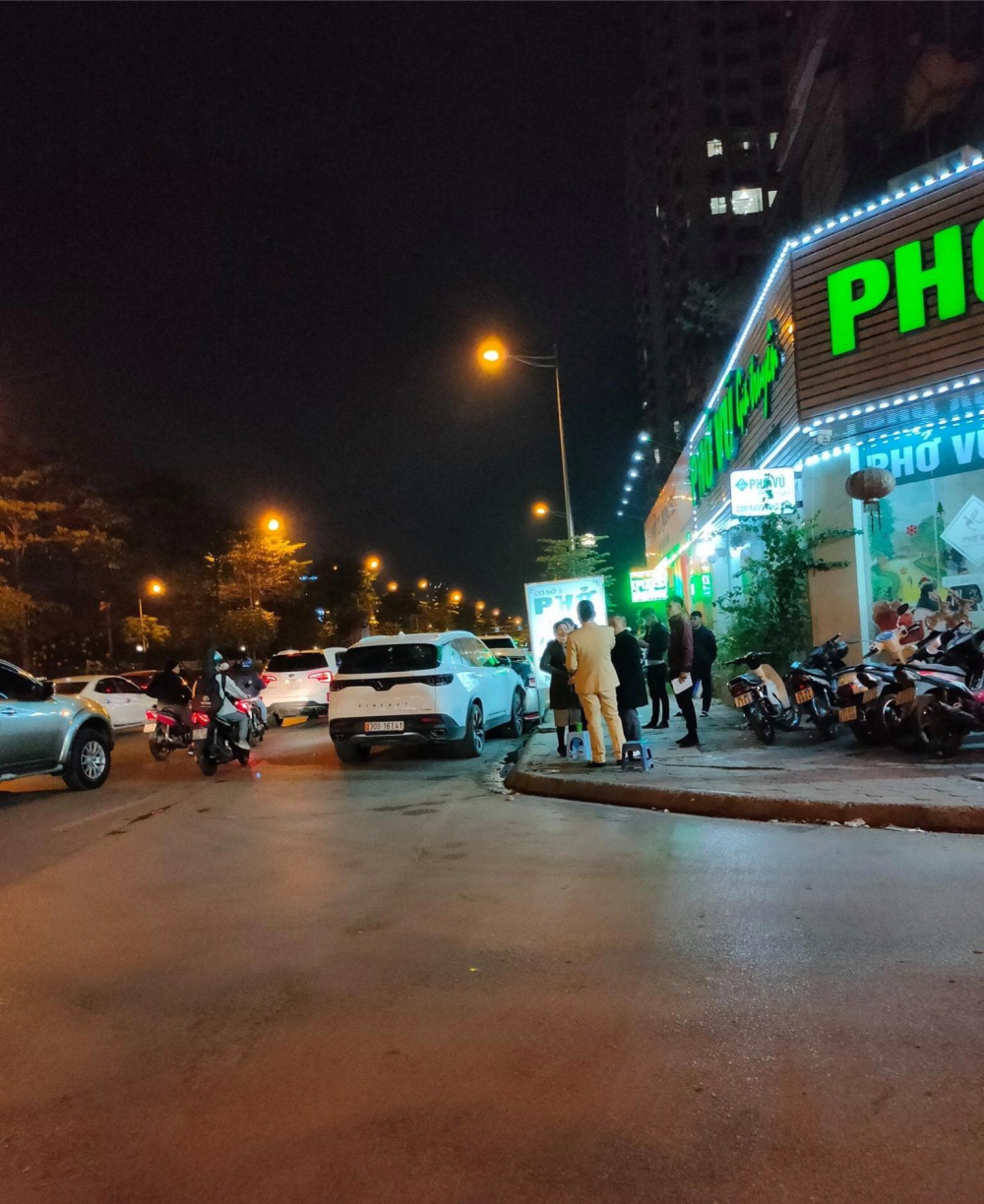 Lực lượng chức năng có mặt tại hiện trường vụ tai nạn
