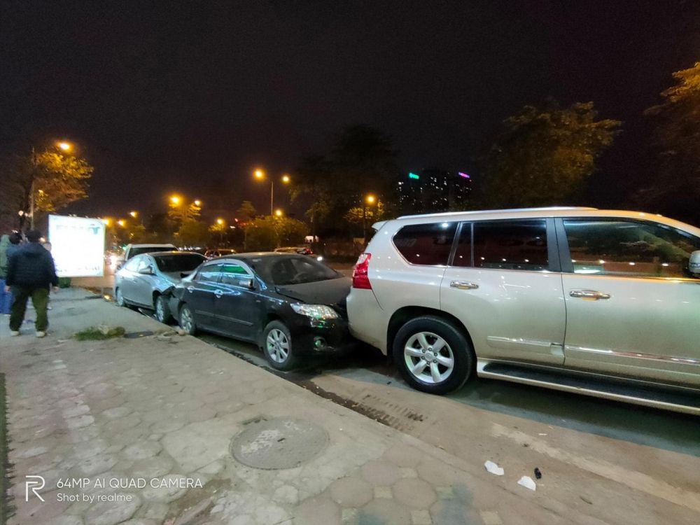 Có 4 chiếc ô tô liên quan đến vụ tai nạn liên hoàn này