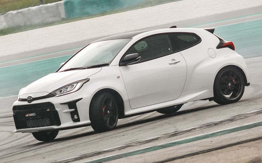 Toyota GR Yaris 2021 c&oacute; 2 cơ sở gầm bệ