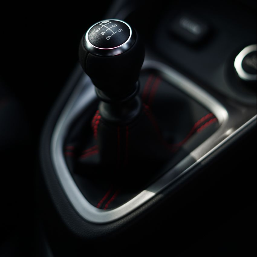Toyota GR Yaris 2021 d&ugrave;ng hộp số s&agrave;n 6 cấp