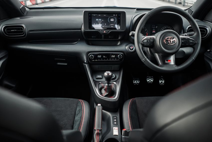 Nội thất b&ecirc;n trong Toyota GR Yaris 2021