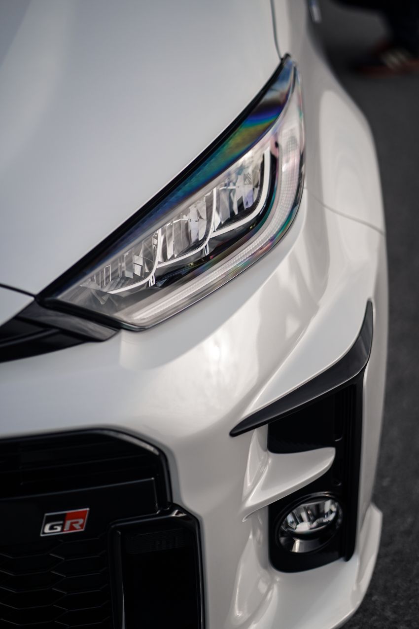 Toyota GR Yaris 2021 d&ugrave;ng đ&egrave;n pha LED