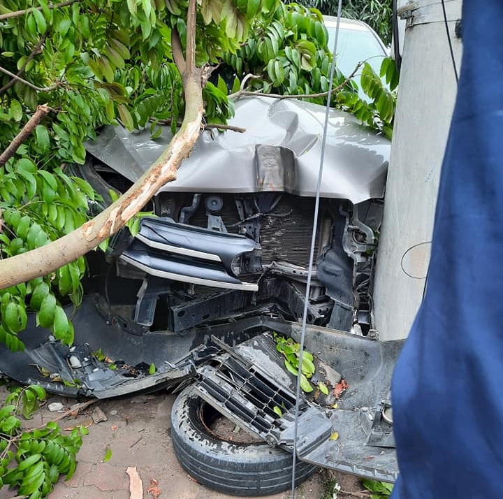 Thiệt hại phần đầu xe Toyota Innova