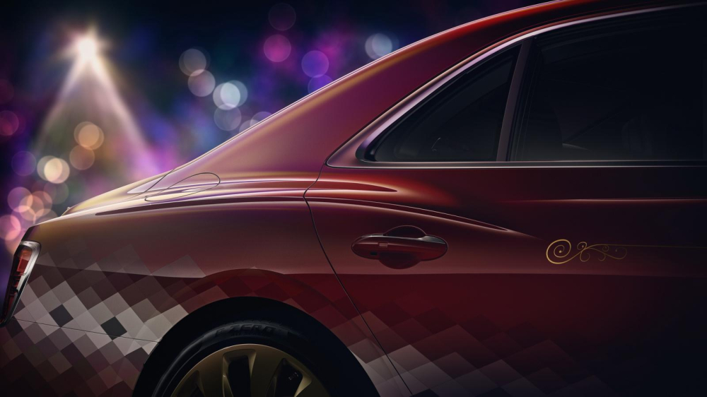 Trên sườn xe Bentley Flying Spur Reindeer Eight có những họa tiết trang trí màu xám