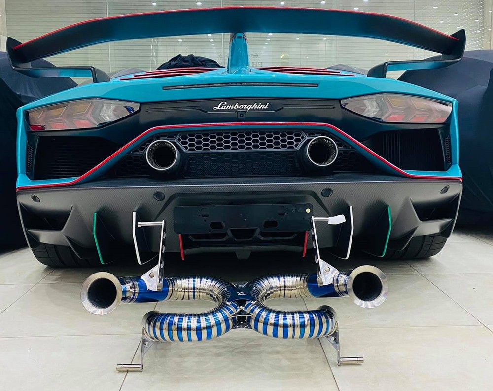 Chiếc si&ecirc;u xe Lamborghini Aventador SVJ đầu ti&ecirc;n về Việt Nam cũng đ&atilde; nhanh ch&oacute;ng được chủ nh&acirc;n n&acirc;ng cấp l&ecirc;n hệ thống ống xả giới hạn của Ryft. Ảnh: Phan Dũng