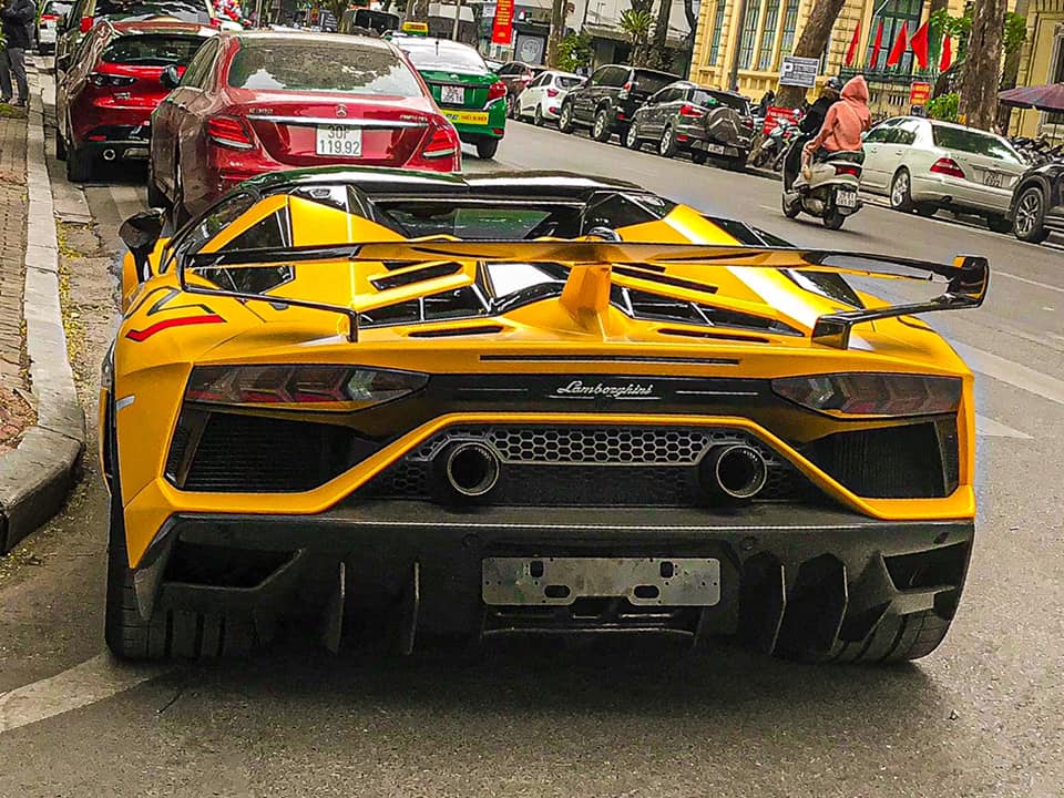 Trên toàn thế giới chỉ có 800 siêu xe mui trần Lamborghini Aventador SVJ Roadster được sản xuất Trên toàn thế giới chỉ có 800 siêu xe mui trần Lamborghini Aventador SVJ Roadster được sản xuất