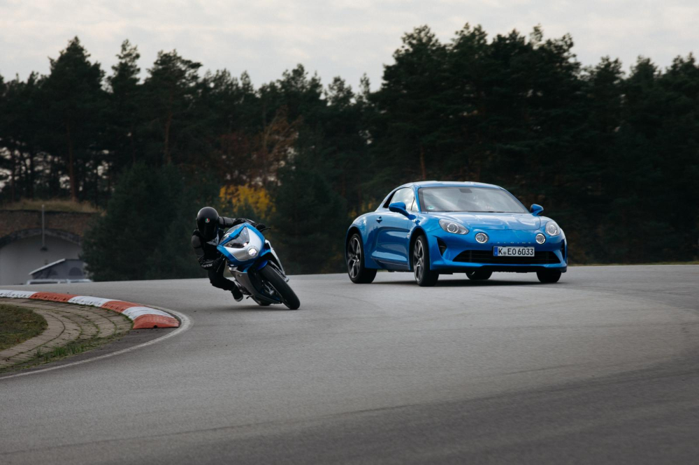 MV Agusta Superveloce Alpine là sản phẩm hợp tác giữa MV Agusta và Alpine