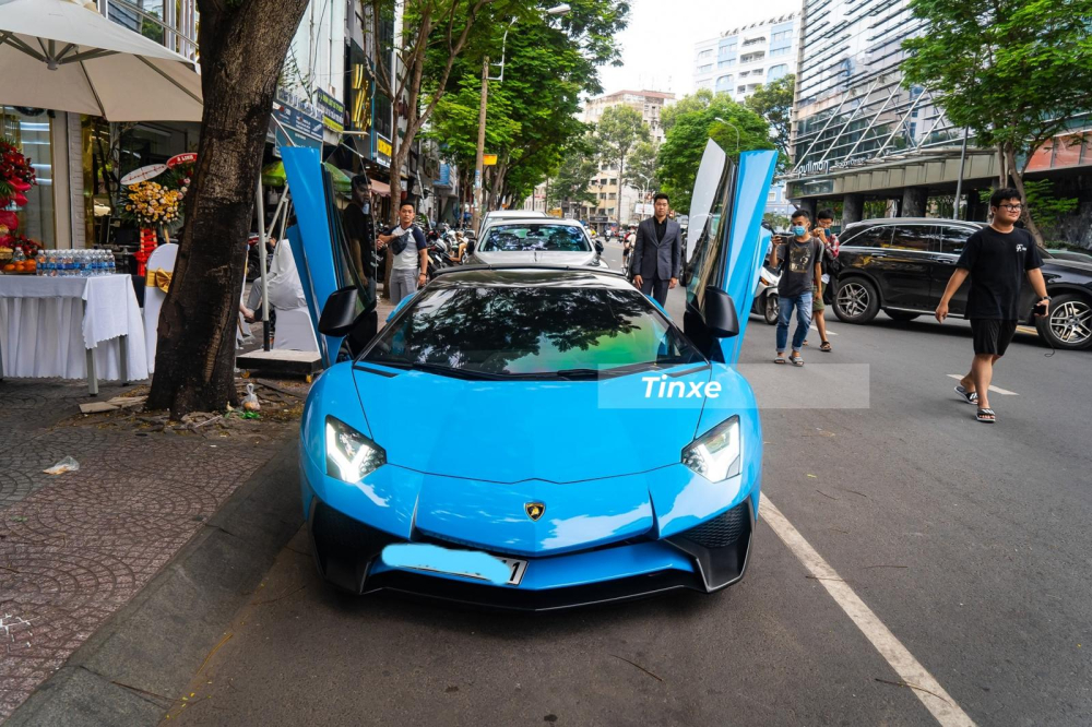 Siêu xe Lamborghini Aventador LP750-4 SV Coupe độc nhất Việt Nam tung cánh khoe dáng trên đường