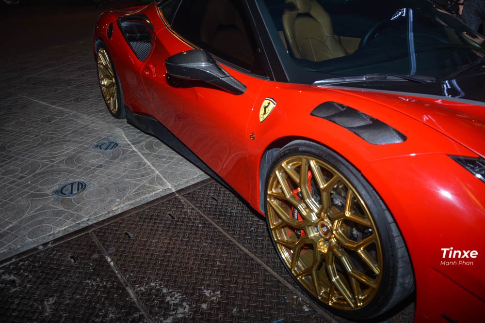 Siêu xe Ferrari 488 GTB này có bộ mâm Vossen