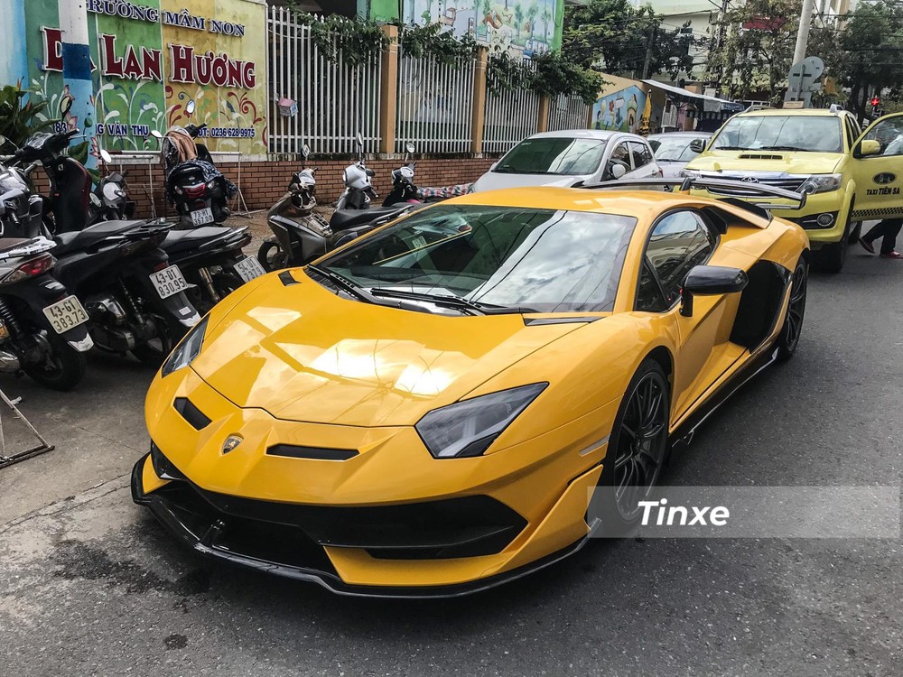 Còn đây chính là chiếc siêu xe Lamborghini Aventador SVJ thứ 2 được mang về nước vào tháng 11 vừa qua Còn đây chính là chiếc siêu xe Lamborghini Aventador SVJ thứ 2 được mang về nước vào tháng 11 vừa qua