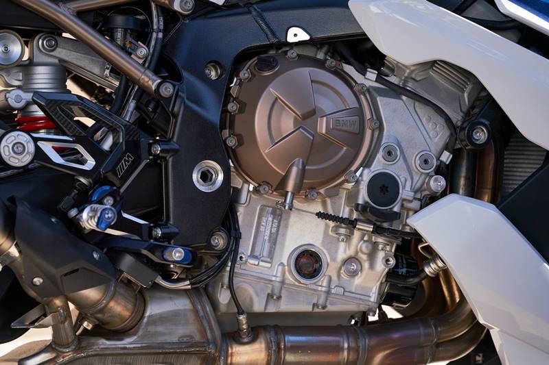 Khối động cơ 4 xylanh mạnh mẽ của BMW S1000R