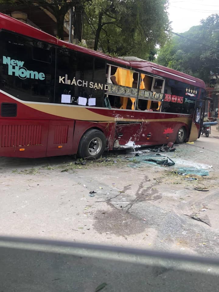 Vụ tai nạn khiến 1 hành khách trên ô tô khách bị gãy tay