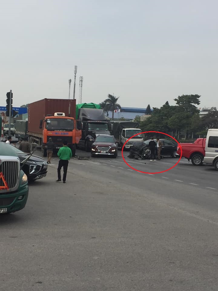 Hiện trường vụ tai nạn tại ngã tư Ngô Quyền của Hải Dương
