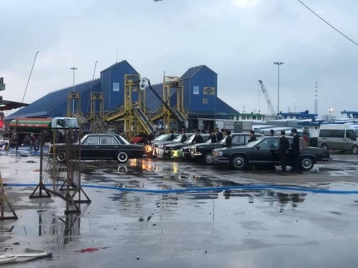 Một cảnh hậu trường thể hiện d&agrave;n xe ho&agrave;nh trắng trong MV của Sơn T&ugrave;ng M-TP.