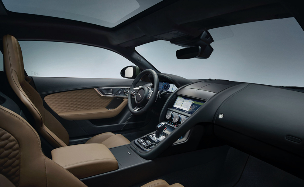 Nội thất đơn giản, tiện nghi v&agrave; rất ri&ecirc;ng của Jaguar F-Type Heritage 60 Edition.