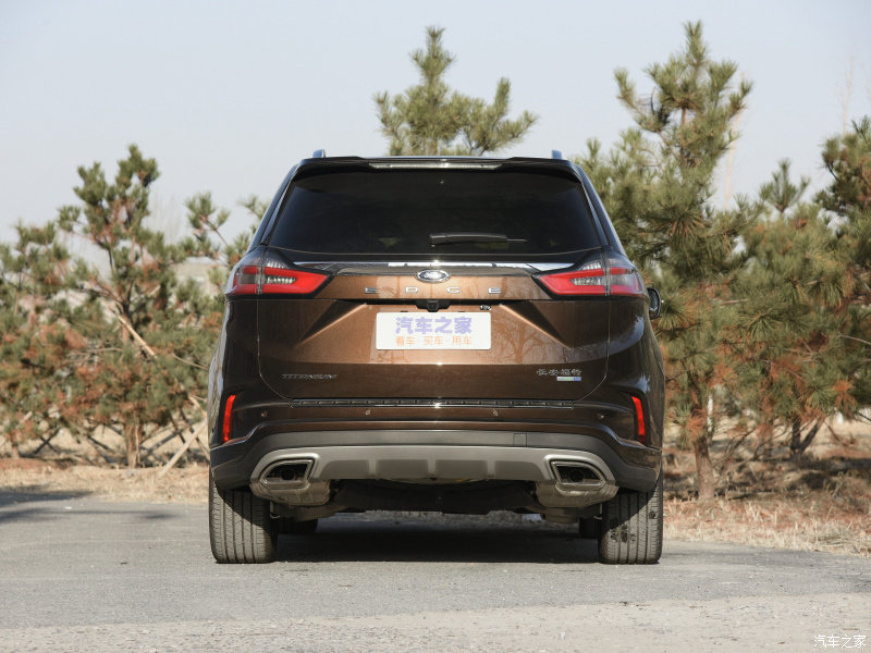 Thiết kế đuôi xe của Ford Edge Plus 2021