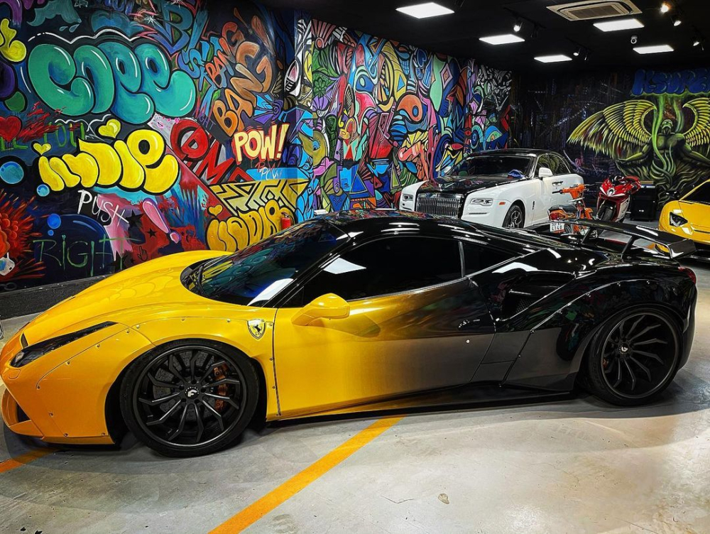 Cận cảnh bộ &aacute;o trend của si&ecirc;u xe Ferrari 488 GTB độ Liberty Walk