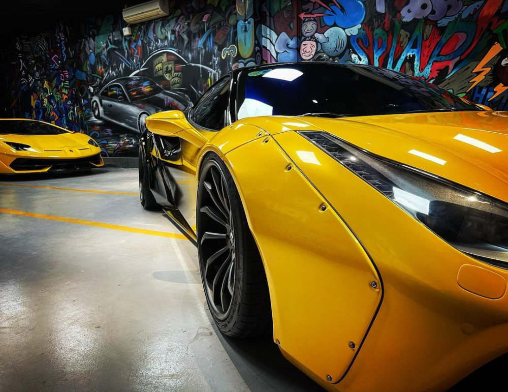 V&ograve;m b&aacute;nh xe được mở rộng rất đặc trưng của Liberty Walk tr&ecirc;n si&ecirc;u xe Ferrari 488 GTB