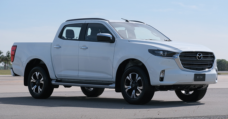 Mazda BT-50 2021 c&oacute; đ&egrave;n pha tự động bật/tắt