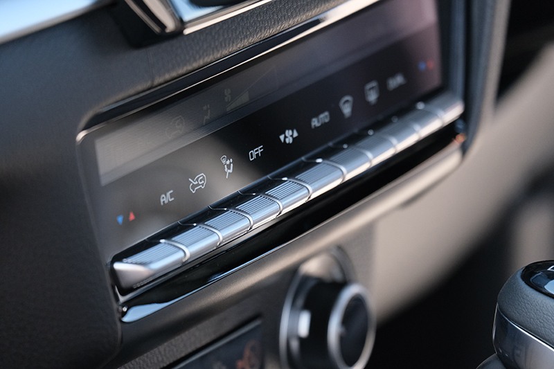 M&agrave;n h&igrave;nh điều h&ograve;a của Mazda BT-50 2021
