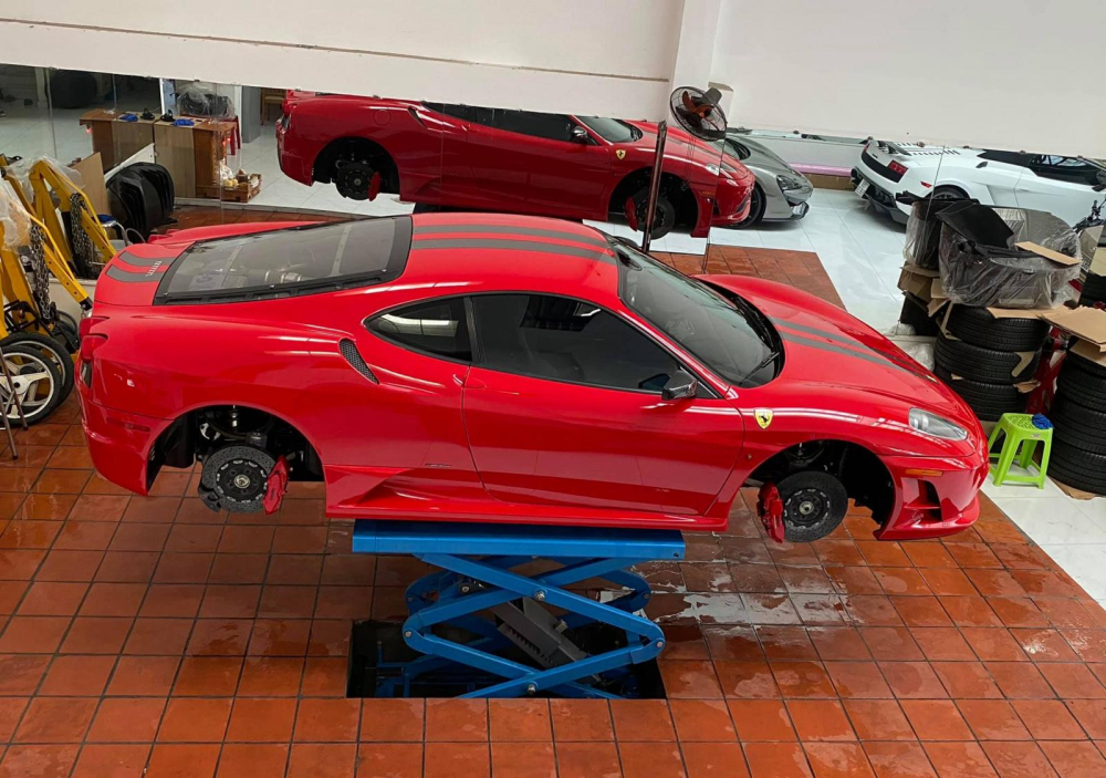 Ferrari 430 Scuderia là phiên bản hiệu suất cao rất được giới mê xe trên thế giới thích thú cách đây hơn 1 thập kỷ Ferrari 430 Scuderia là phiên bản hiệu suất cao rất được giới mê xe trên thế giới thích thú cách đây hơn 1 thập kỷ