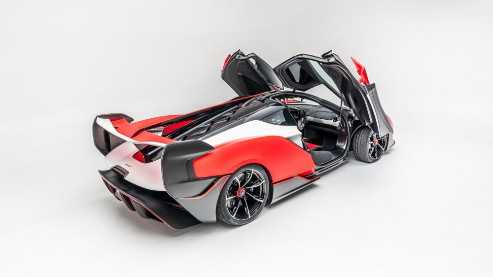 McLaren Sabre được trang bị cửa cánh bướm